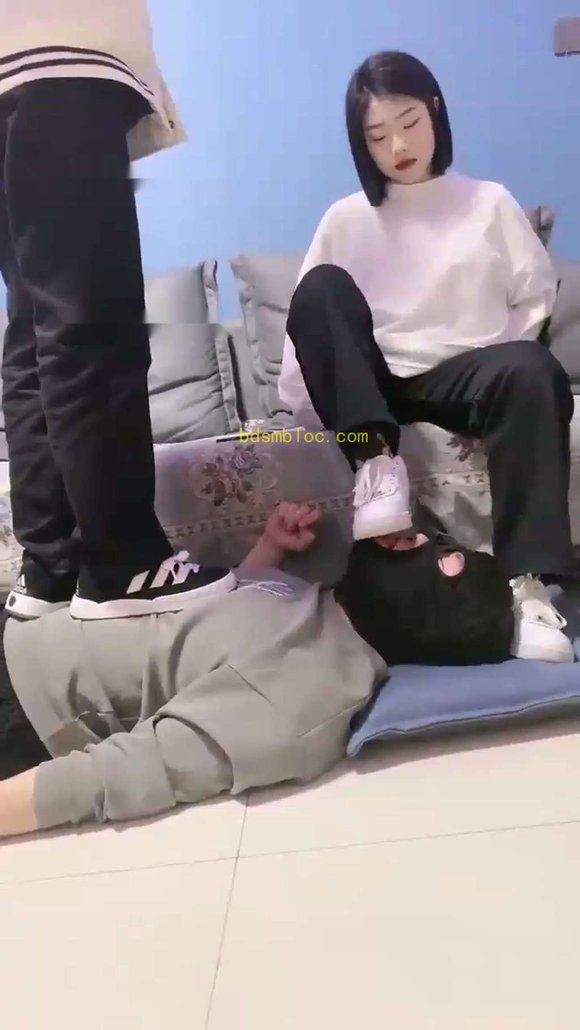 【与精神小妹的那些事】三主调教家文文子涵小颖