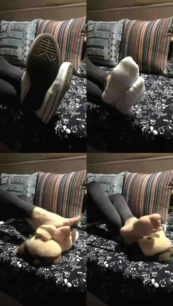 【女王菲主】第一视角粗口羞辱红绿灯运动鞋棉袜【76分钟