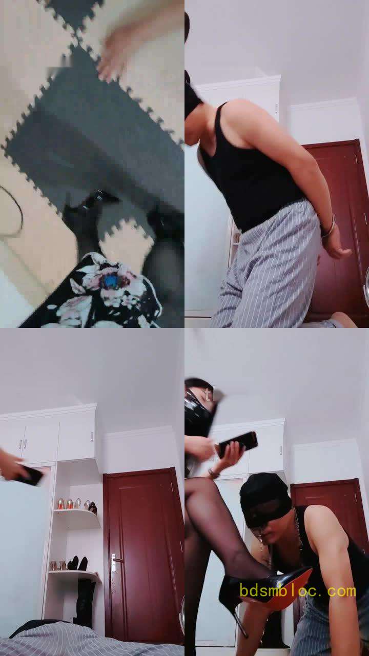 【魅影女神】黑丝高跟踩虐锁久了的狗