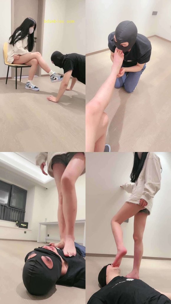 【年华】素人S首调-裸足踩踏深喉/吃口水/闻舔运动鞋白袜
