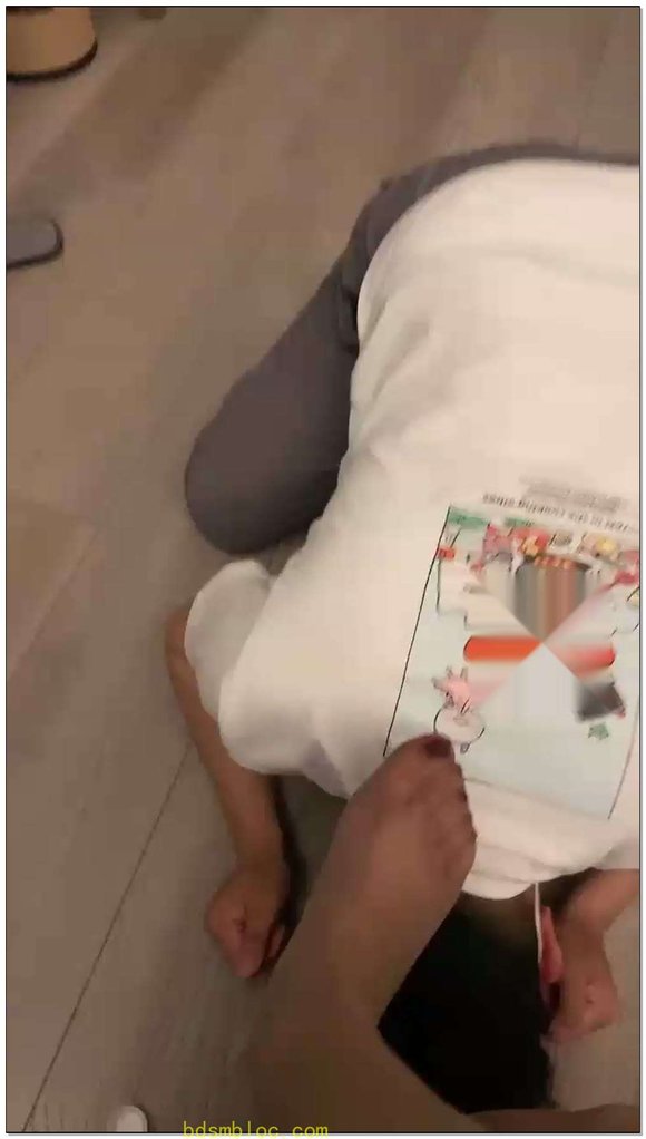 【不知名美女】调教个新人，虐乳舔脚喂食