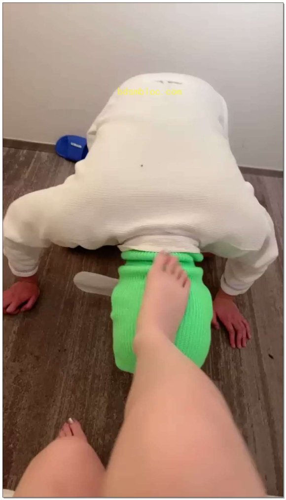 【楚楚S】调狗鞋耳光鞭打舔脚
