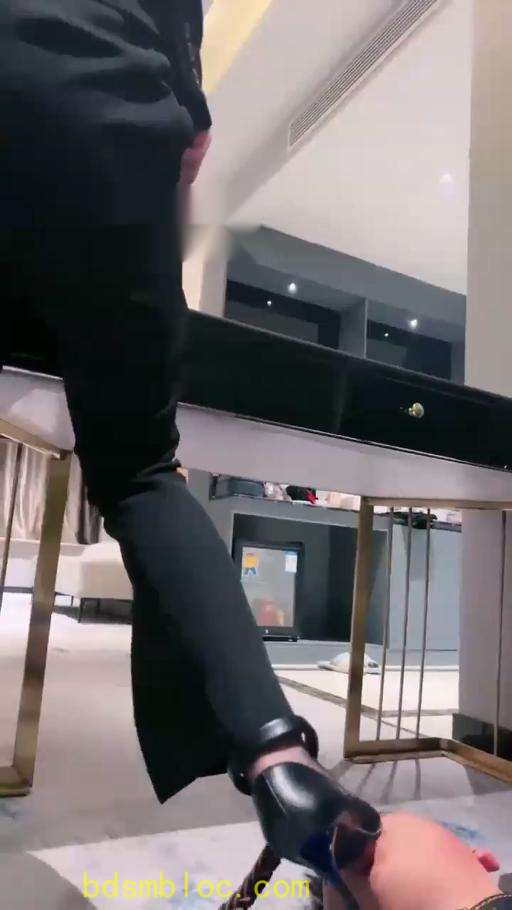 【简一】办公桌牢笼喂圣水