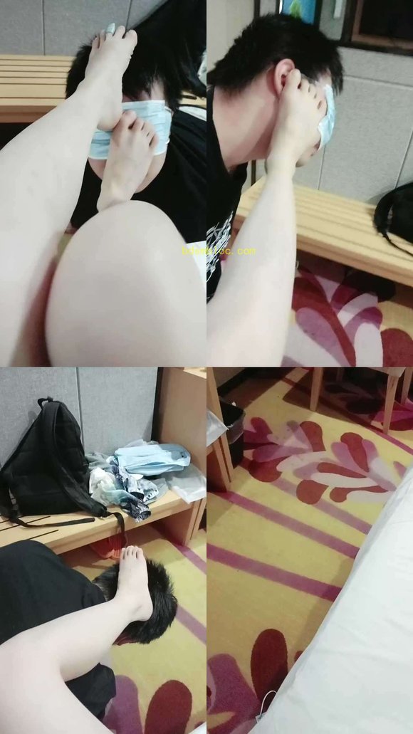 【三寸金脚】发现抖M弟弟喜欢我的脚