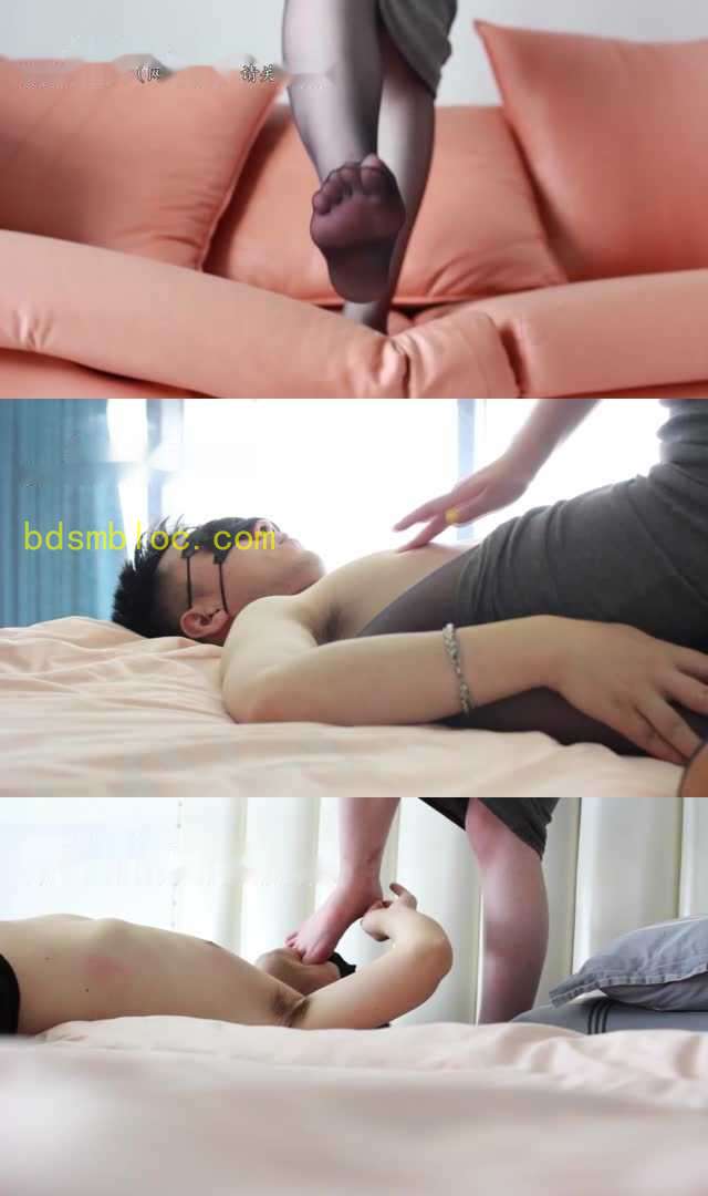 【黑丝诱惑】【晓俞】素人篇：大二学生晓俞两双原味脏鞋底舔干净床上虐乳
