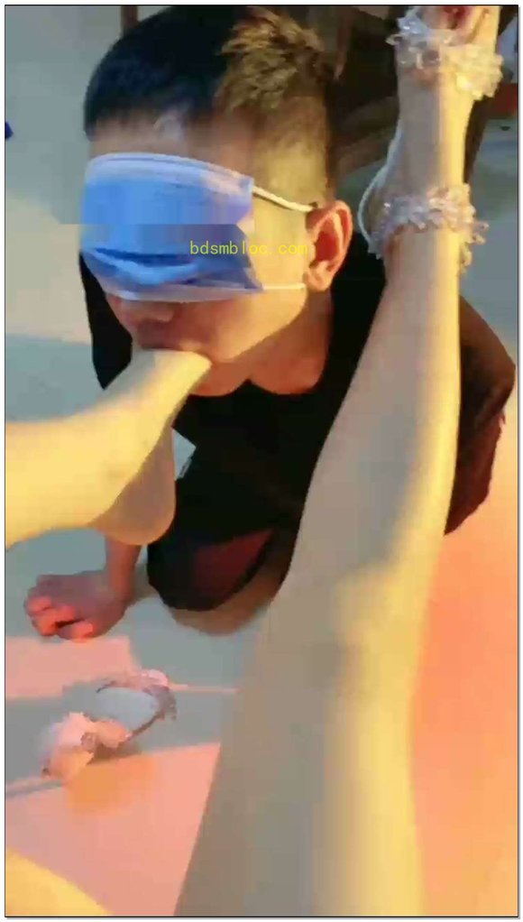 【樱花大人s】舔脚深喉口水