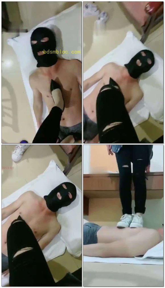 【BETTY贝蒂】高跟小白鞋全体重踩踏