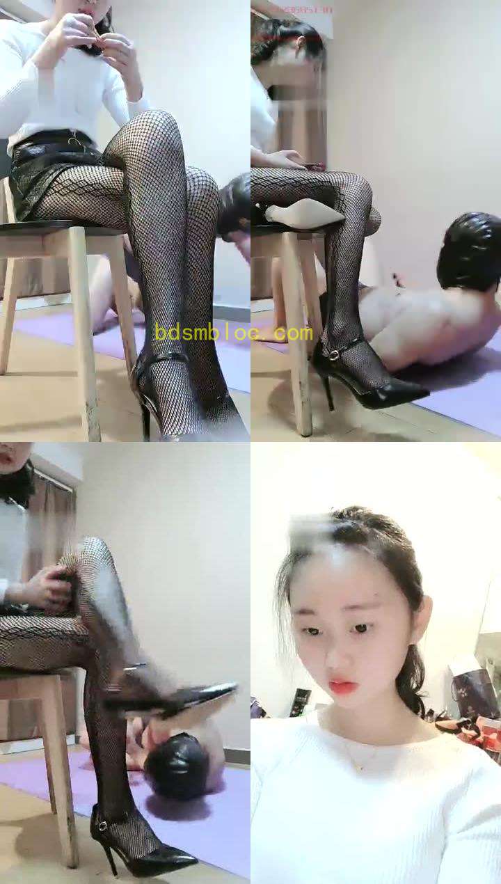 【小小小魔女】皮裙网袜女王装虐狗
