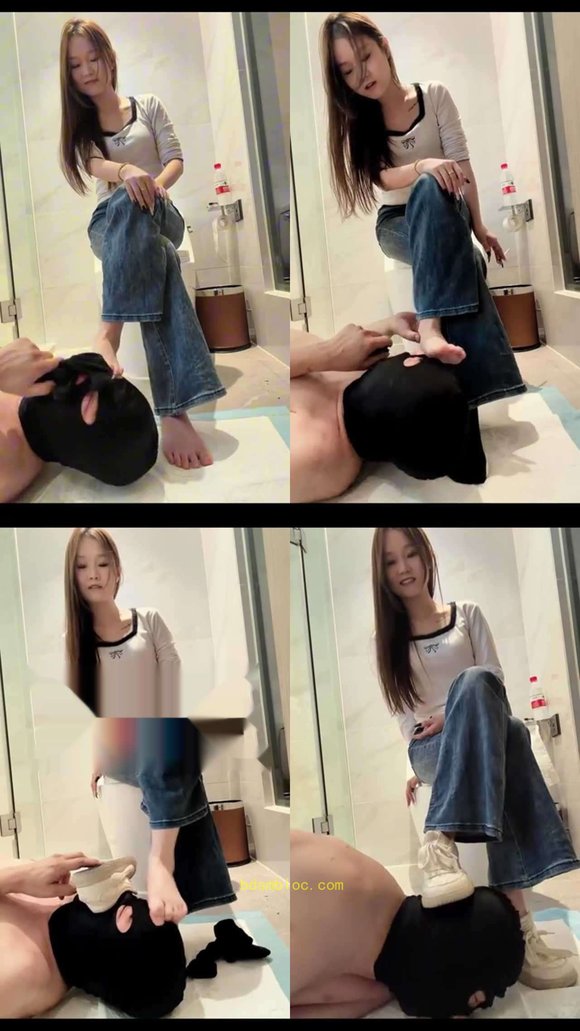 【桑朵女神】脚下的除臭机器 口水黑袜子耳光