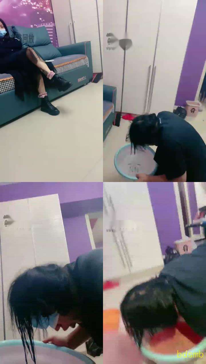 【逗逗s】洗脚水掺姨妈让贱狗全部喝下去