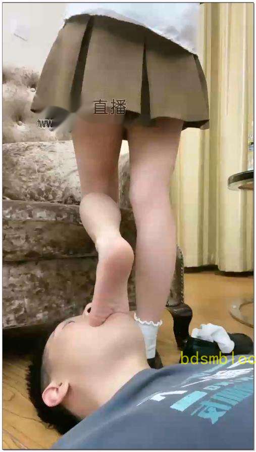 【甜依】JK小皮鞋白袜舔脚贱狗