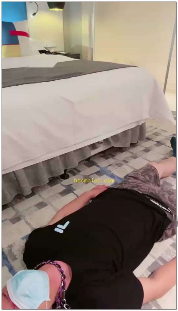 【玖玖呀】鞭打耳光踩踏喂食