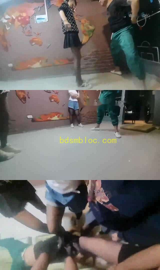 【未知女主】六人轮流踢裆 黑丝闷脸窒息