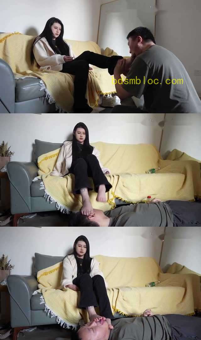 【微微女王】汗脚逛街后享受脚奴清理脚底
