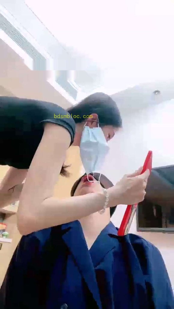 【甜一】贱货受虐中遭遇女友查岗