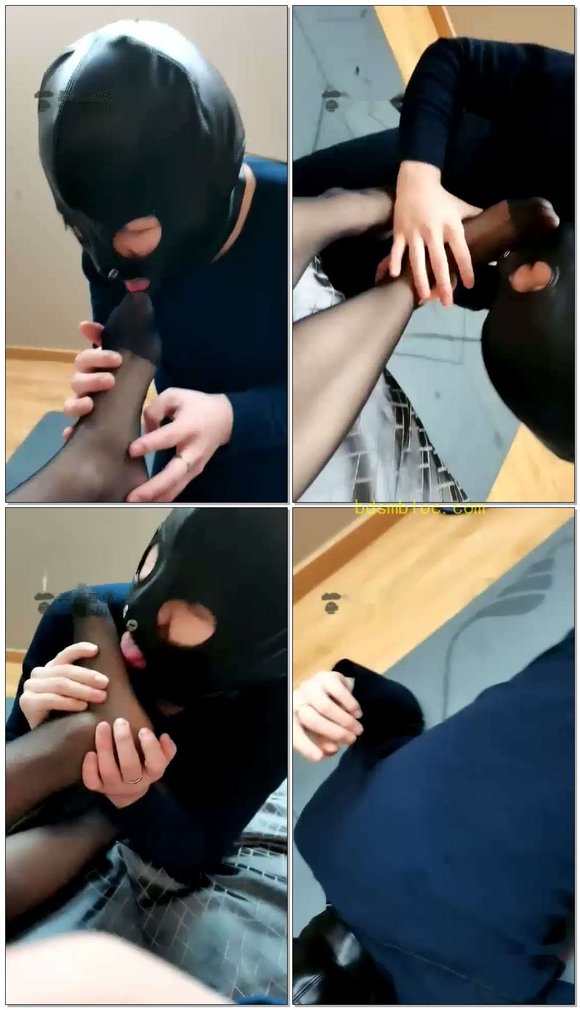 【月亮姐姐】贱东西喜欢主子的臭黑丝