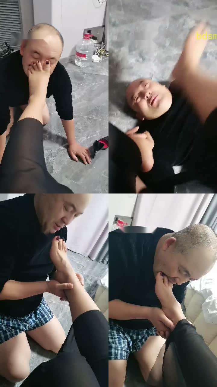 【冷御女王】老狗下跪舔主人裸足