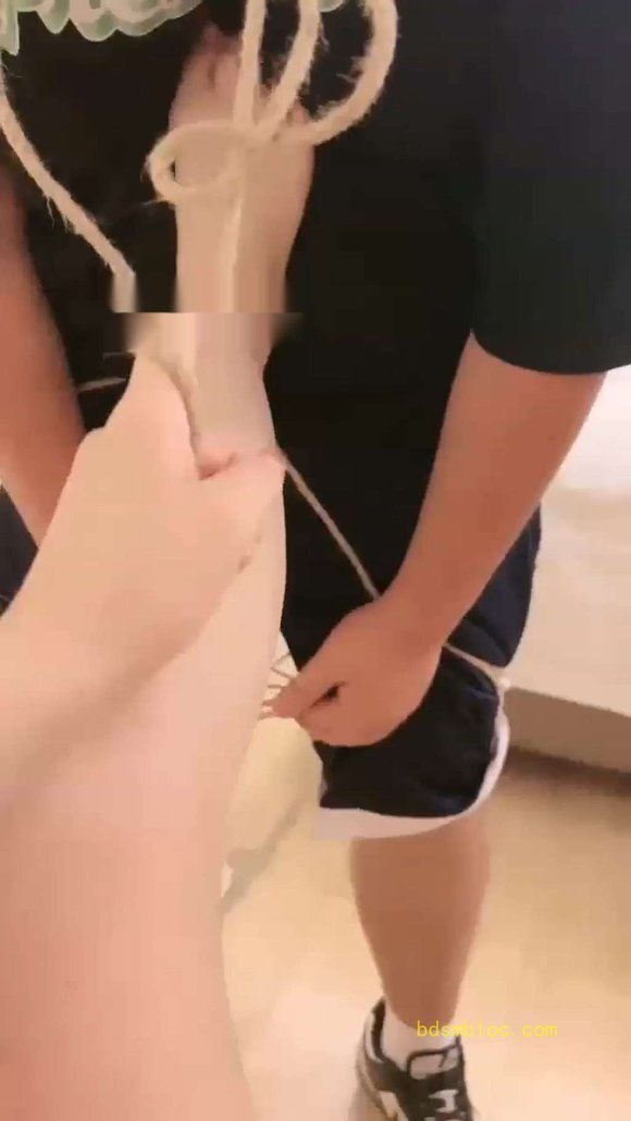【香芋】打的手都痛了男奴被踹的呼吸不上来