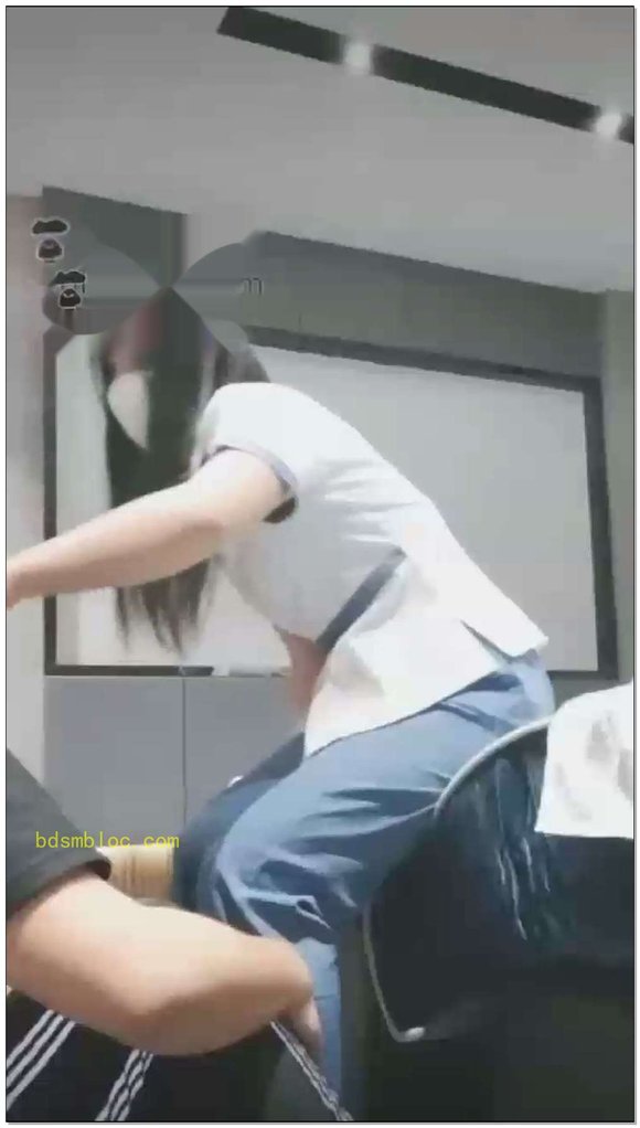 【与素人的那点江湖】佳丽技师极致汗脚师插嘴提档羞辱