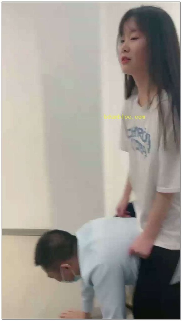 【狗哥】素人，实习女生惩罚猥琐男员工