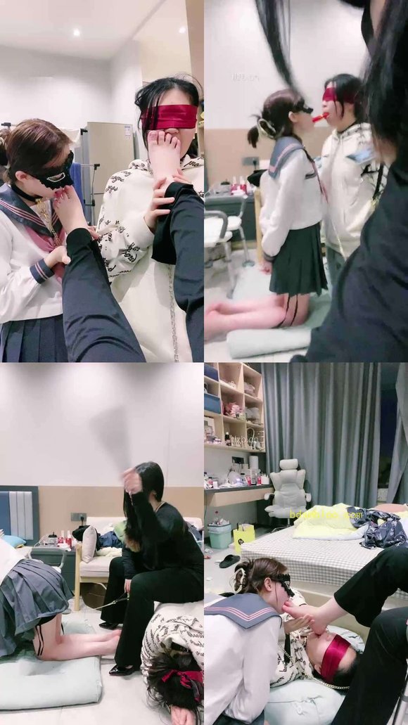 【小羊】母畜下跪舔原味裸足