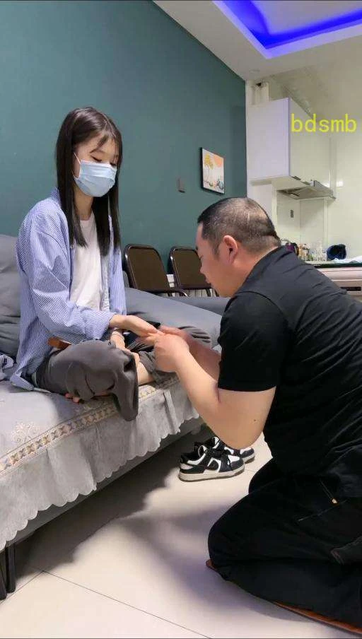 【精神小妹和文文】带新人女王来调教