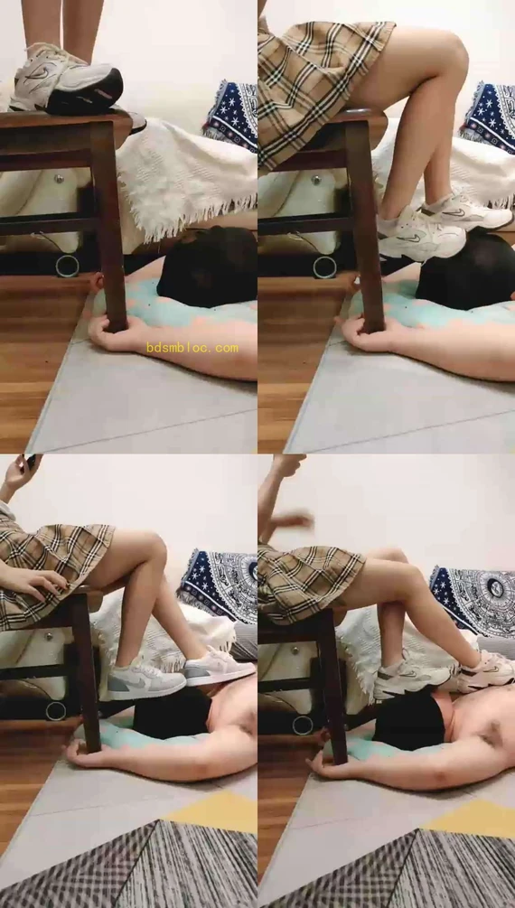 【丫丫啊】椅子腿踩手，踩脸，舔鞋底