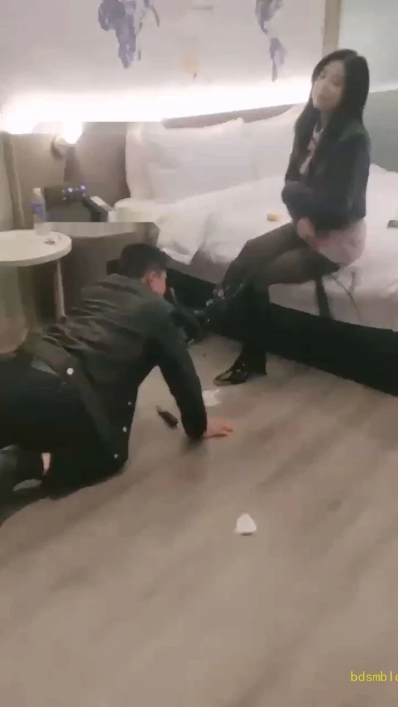 【刘二狗】剧情偷窥保洁阿姨被发现了