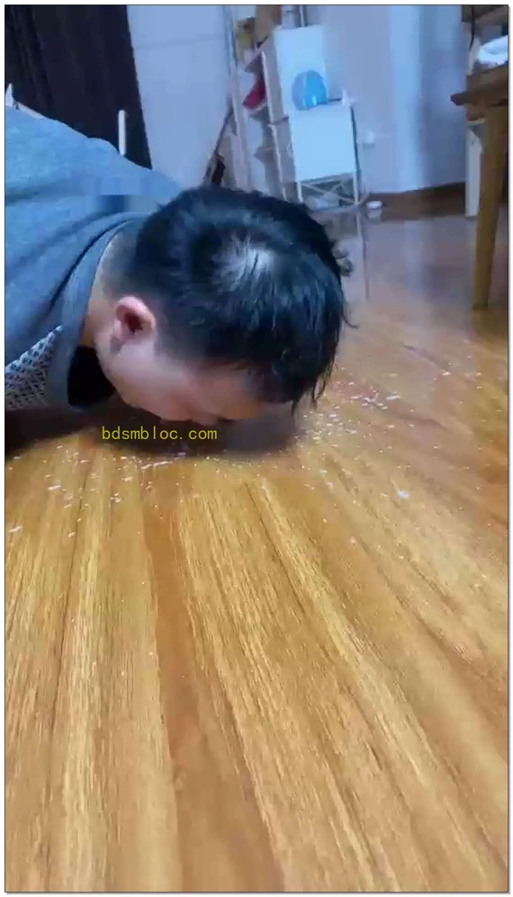 【巴莉女王】调教烟灰缸