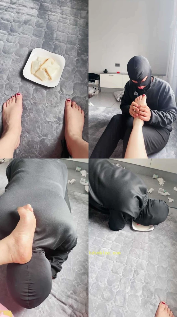 【恩恩】脚下喂食卑微舔