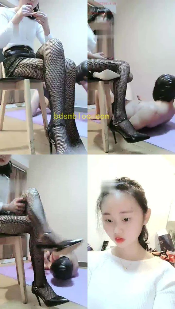【小小小魔女】皮裙网袜女王装虐狗