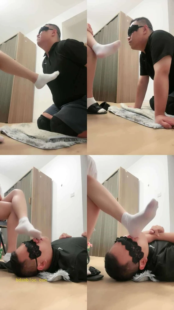 【上海学生主】白袜玉足踩虐蹂躏