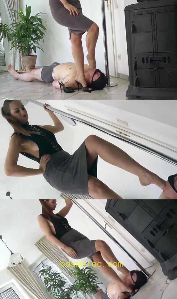 【外国女主】Iveta女神凉高裸足深喉调教