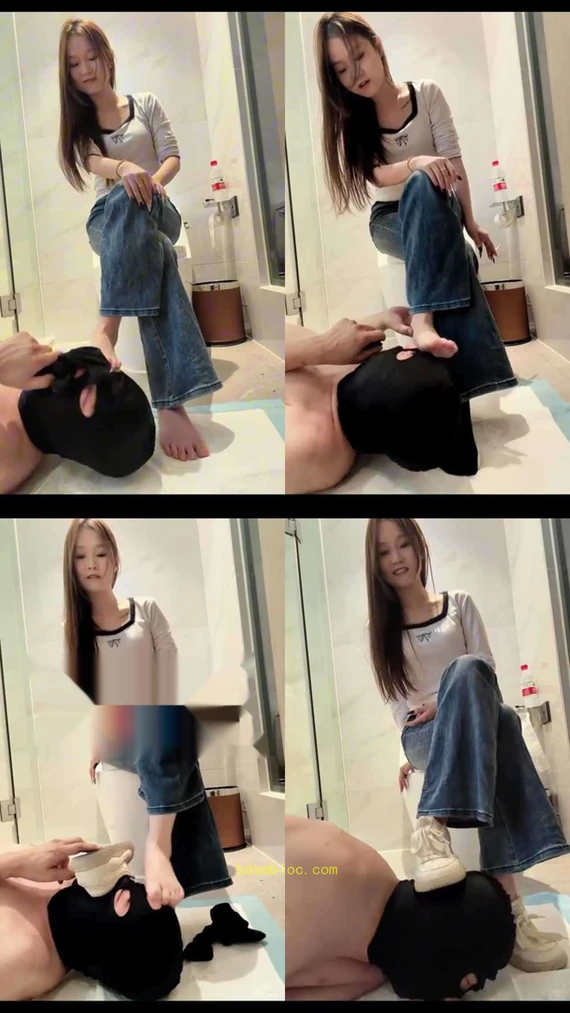 【桑朵女神】脚下的除臭机器 口水黑袜子耳光
