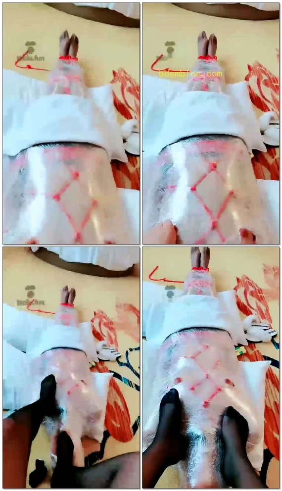 【冷御晨】木乃伊黑丝踩脸窒息强制闻舔
