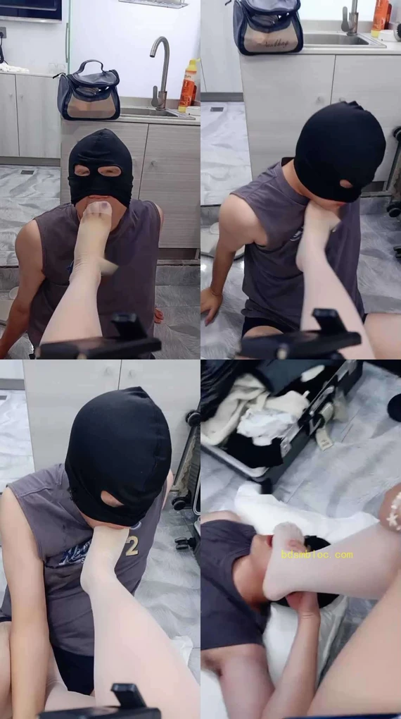 【苏苏不苏】白丝玉足深喉狂舔