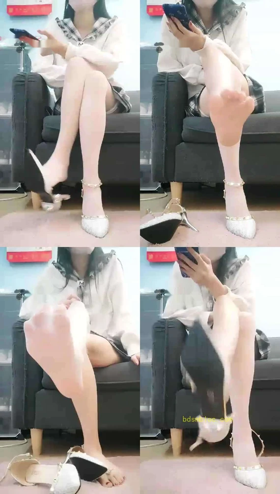 【莫瑶S】白丝第一视角羞辱：你的女友，我的狗