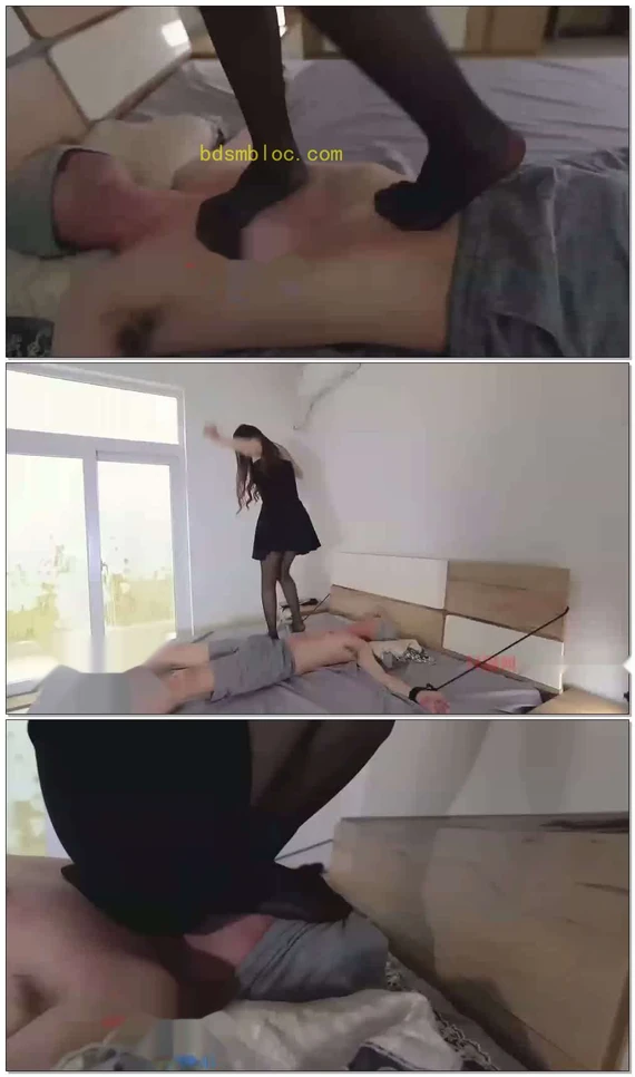 【奴隶岛】—黑丝脚下的头颅